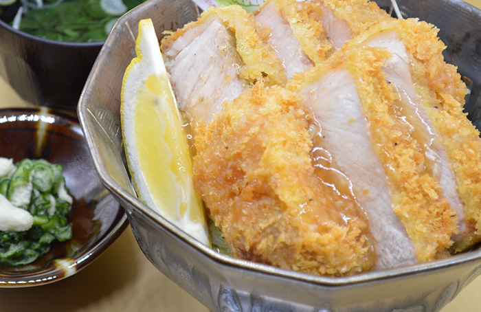 極厚やわらか山塩カツ丼